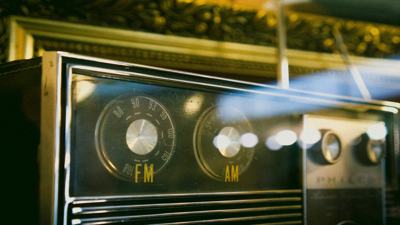 Historische Militär-Rationenbox mit Aufschrift First Half of 5 Rations – Symbol für Notfallverpflegung und Krisenvorsorge